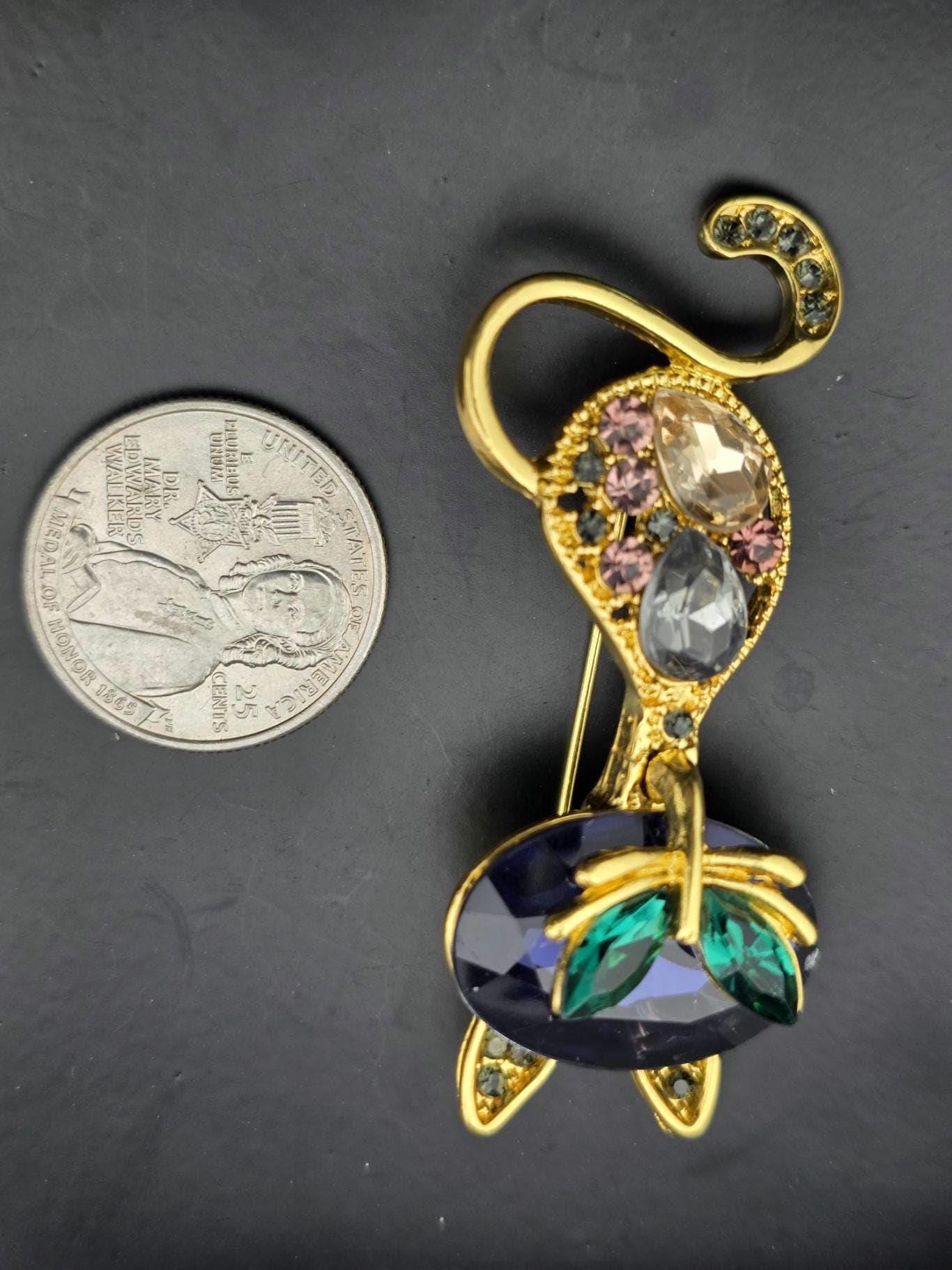 Cat Brooch Pin: Gold-Plated Kitten Design - Green Eyes Detail | Handmade Pin | Jacket Scarf Hat Accessory | Gift Idea