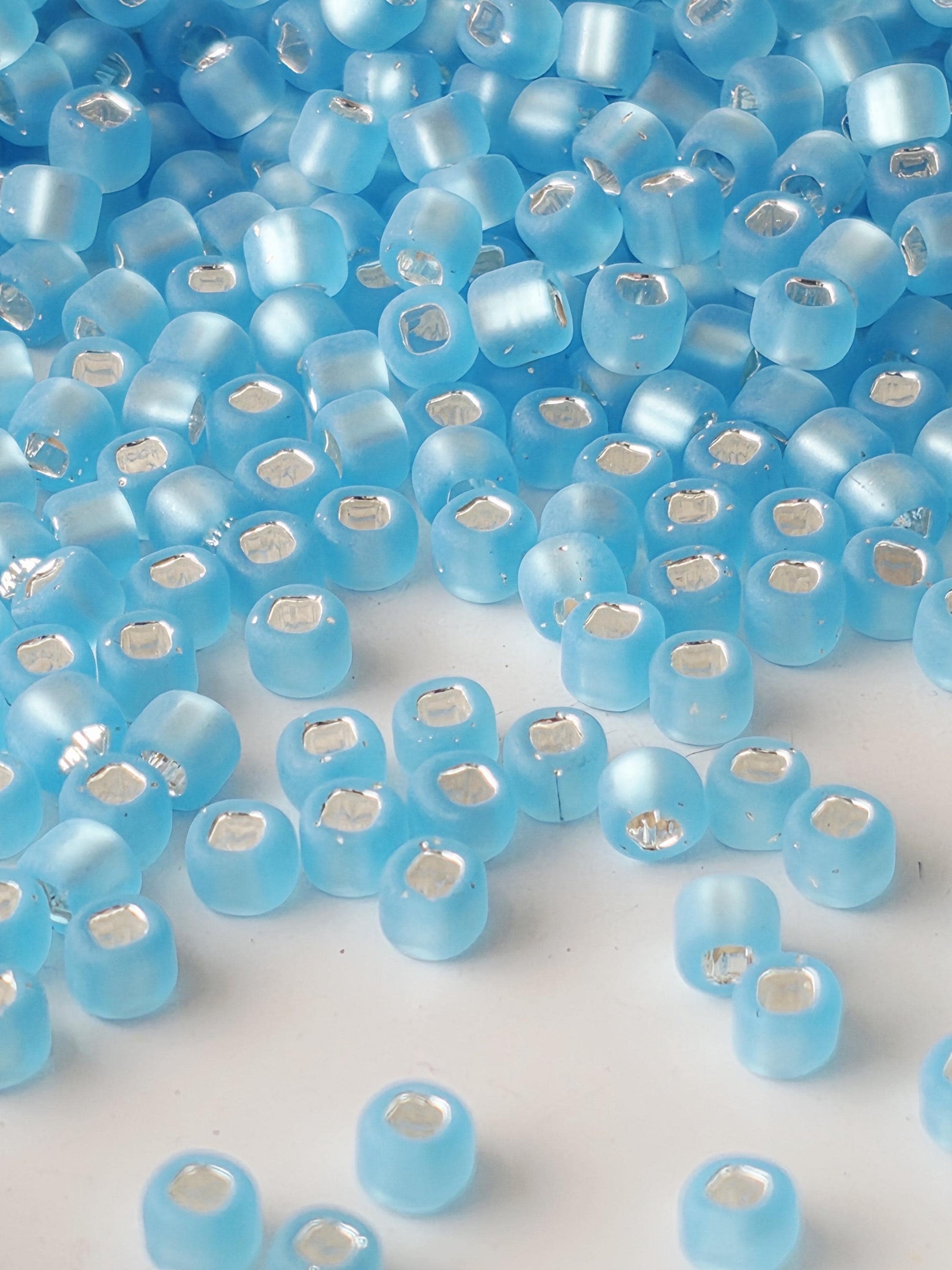 Matsuno Dyna-Mites 6/0 Silver Lined Matte Seed Beads - 15g Pkg - Approx 180 pcs
