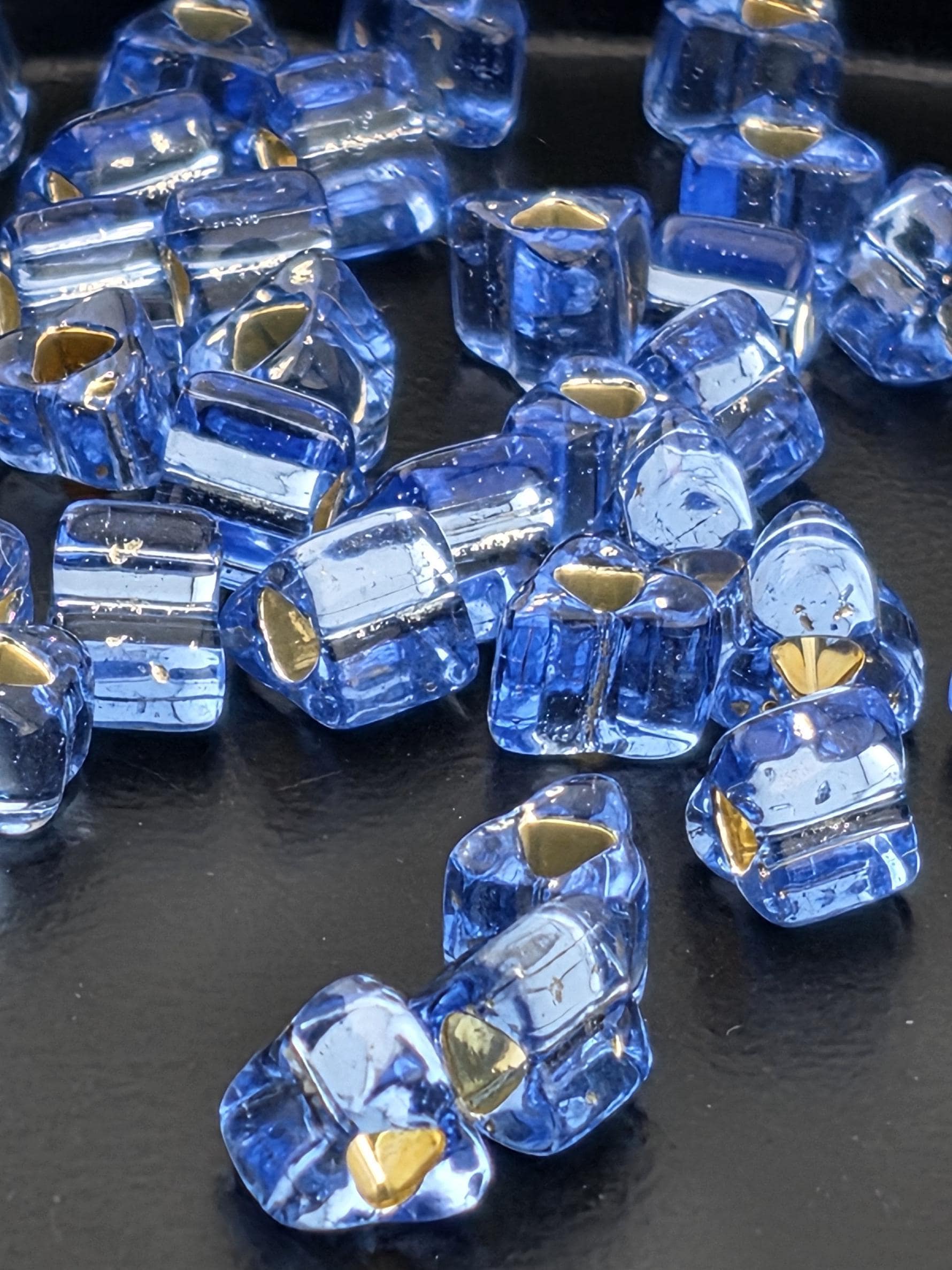 TOHO Triangle 3/0 Silver-Lined Lt Sapphire 2.5 Tube