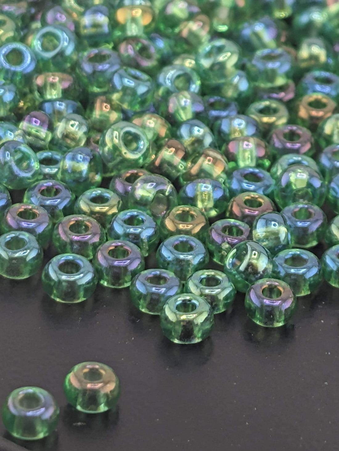 Translucent Rainbow Light Green | Size 6 | 15g | Preciosa-Ornela Glass Seed Beads