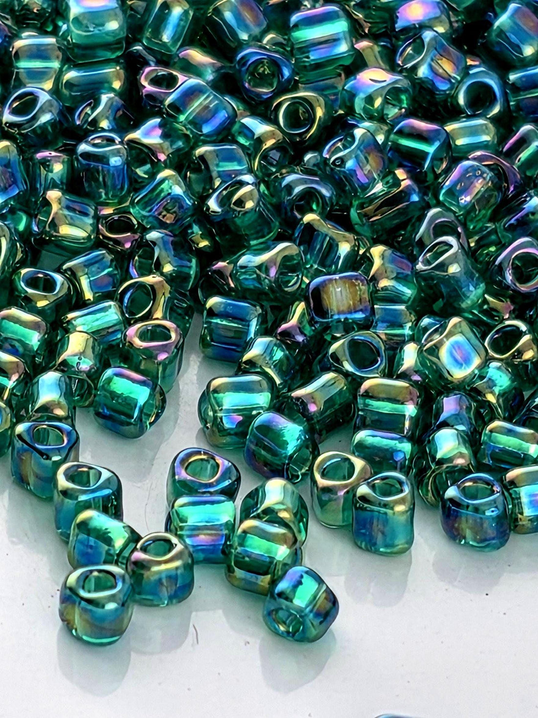 Med Green/Dk Green Inside Color Lined Sparkle Miyuki Triangle Size 10/0 (15g Pkg)