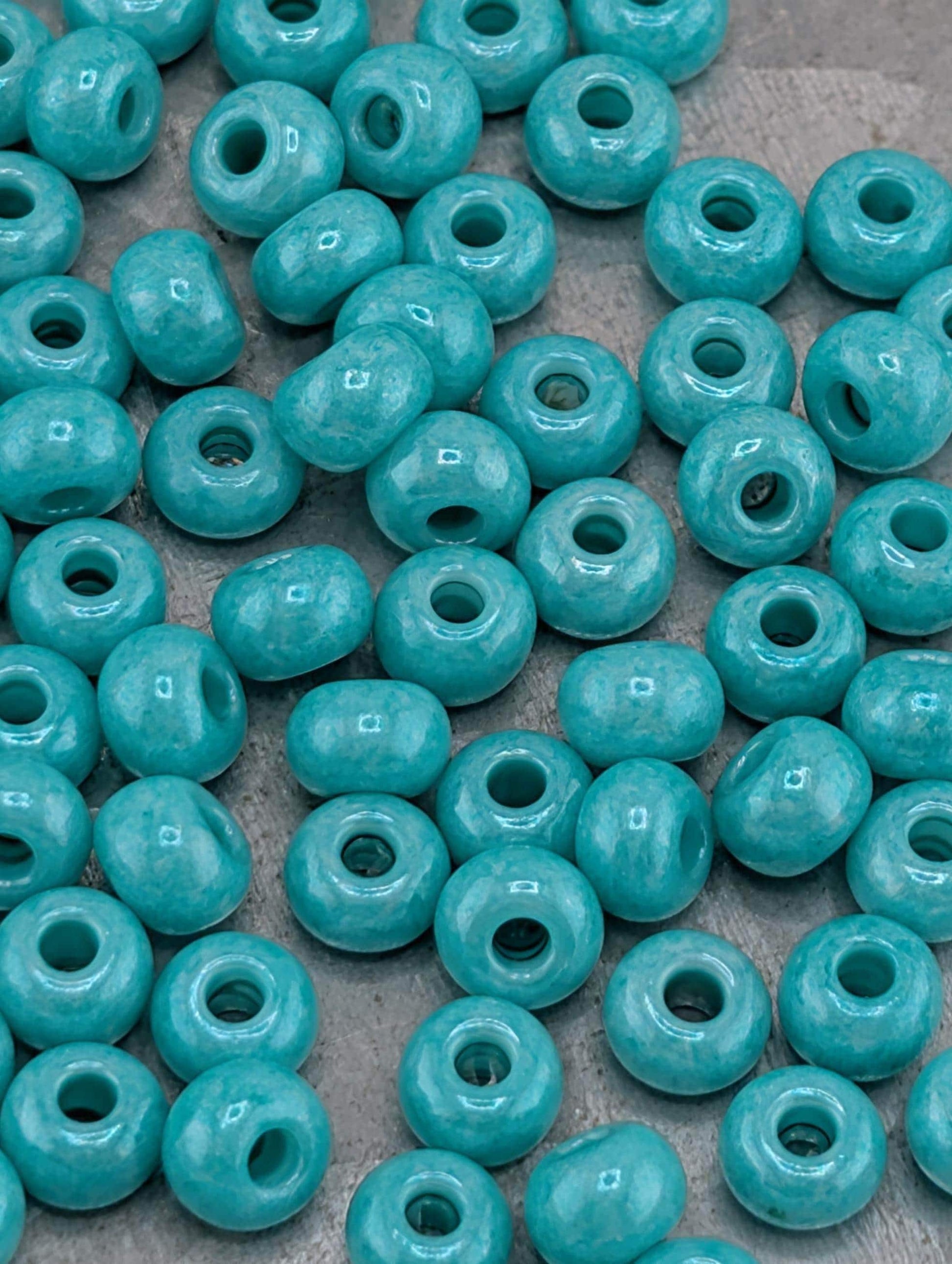 Opaque Terra Intensive Dyed Green | Size 6 | 15g | Preciosa-Ornela Glass Seed Beads