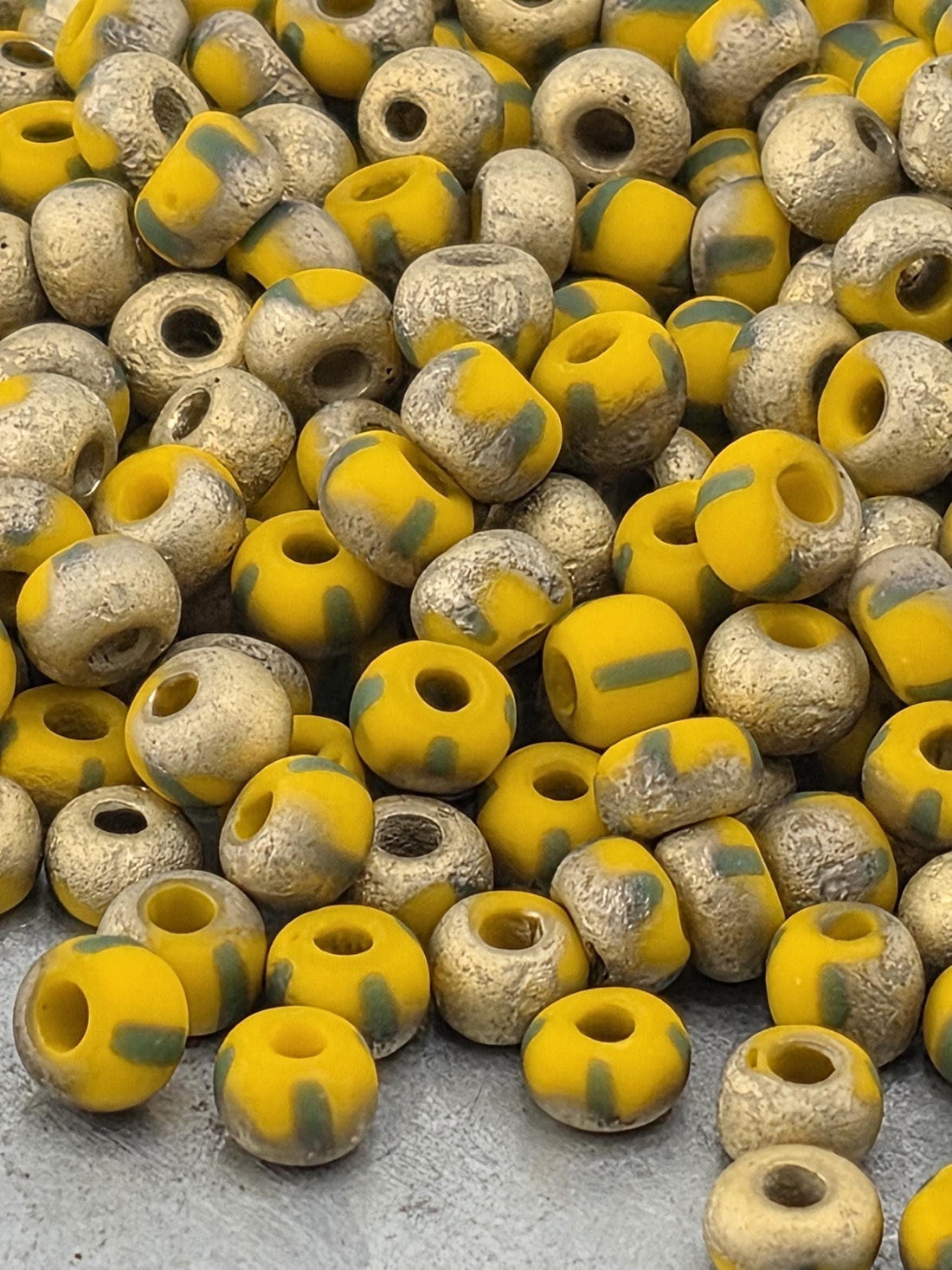 Aged Yellow Green Etch Amber | Size 6 | 15g Pkg | Preciosa-Ornela Glass Seed Beads