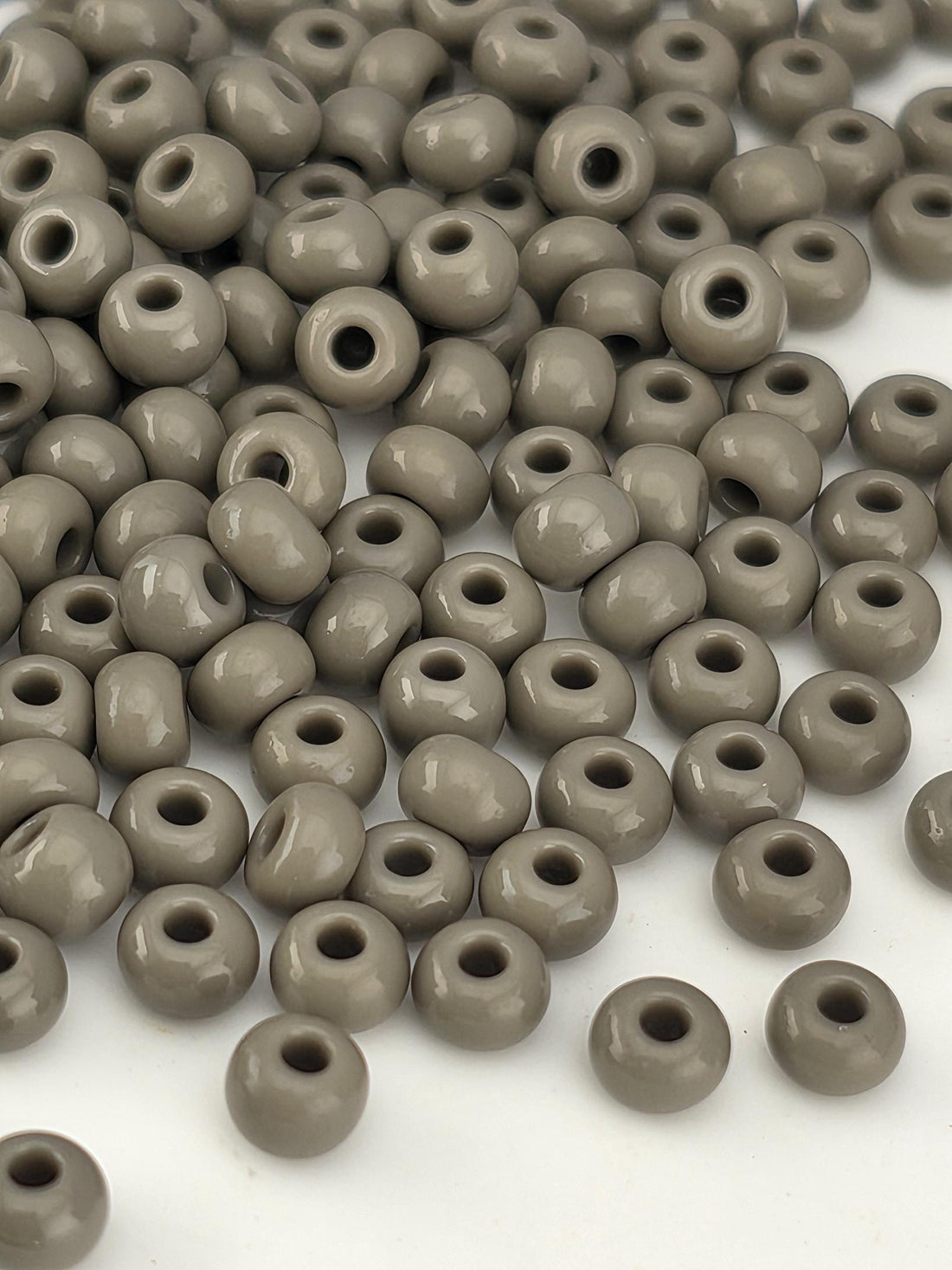 Opaque Gray | Size 6 | 15g | Preciosa-Ornela Glass Seed Beads