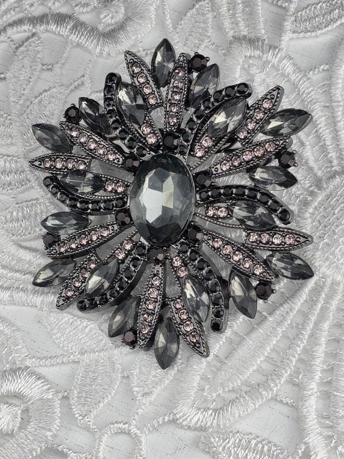 Pin Brooch: Purple Stone and Crystal Details (Vintage Style)