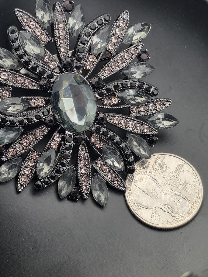Pin Brooch: Purple Stone and Crystal Details (Vintage Style)