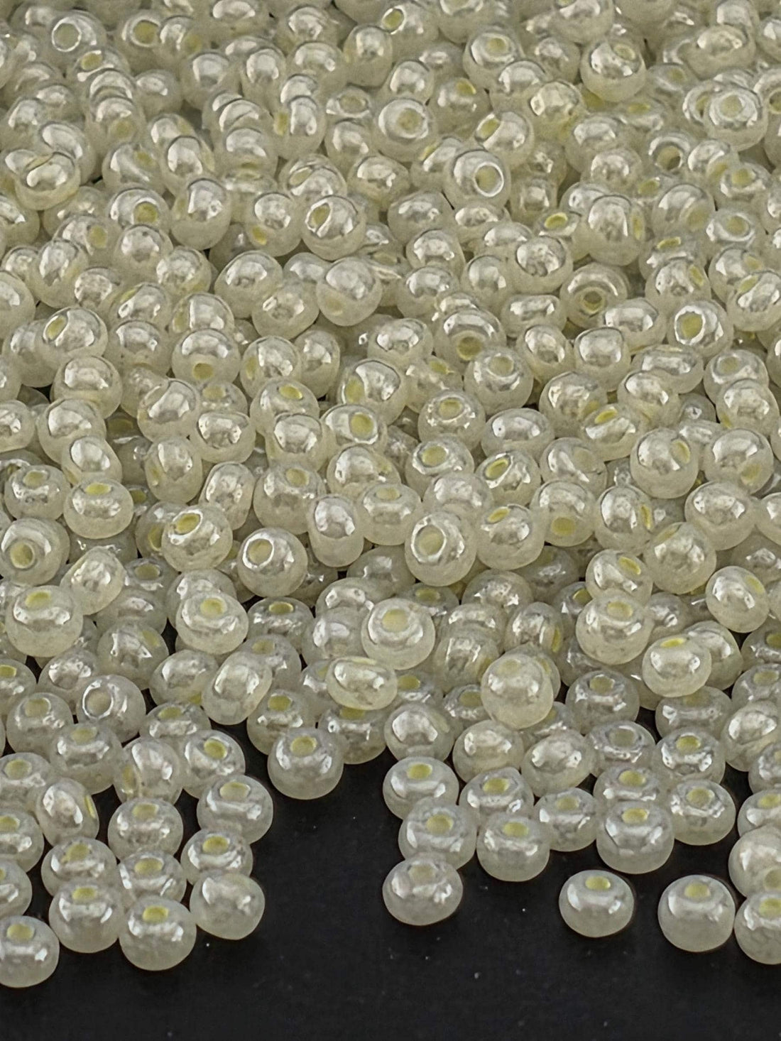Translucent Pastel Yellow Luster | Size 11 | 15g | Preciosa-Ornela Glass Seed Beads