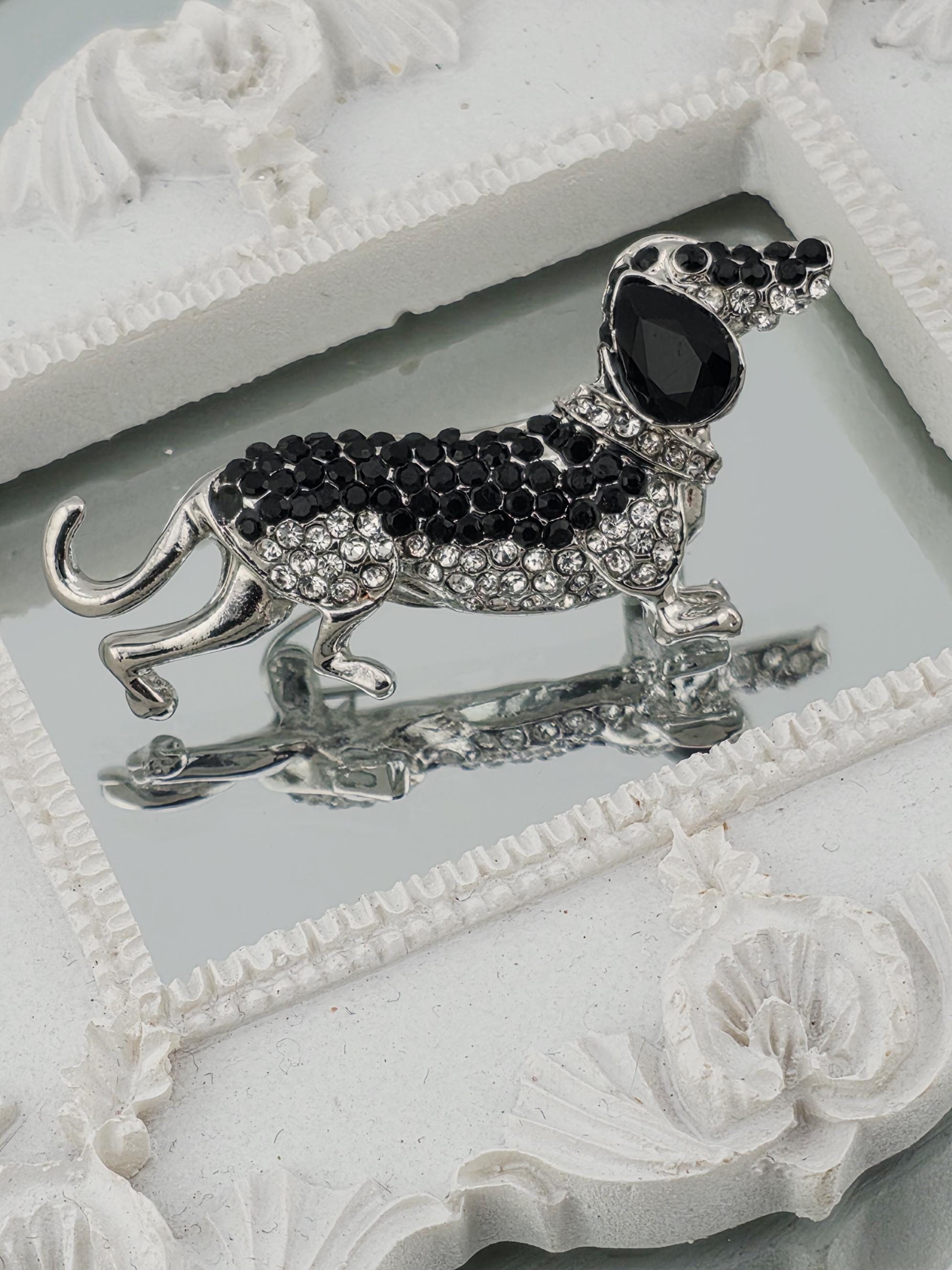 Animal Dog Brooch: Black Gemstone Jewelry Pin (50x25mm)