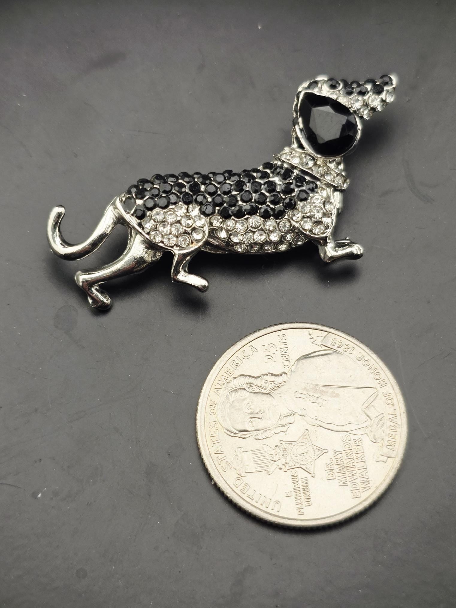 Animal Dog Brooch: Black Gemstone Jewelry Pin (50x25mm)
