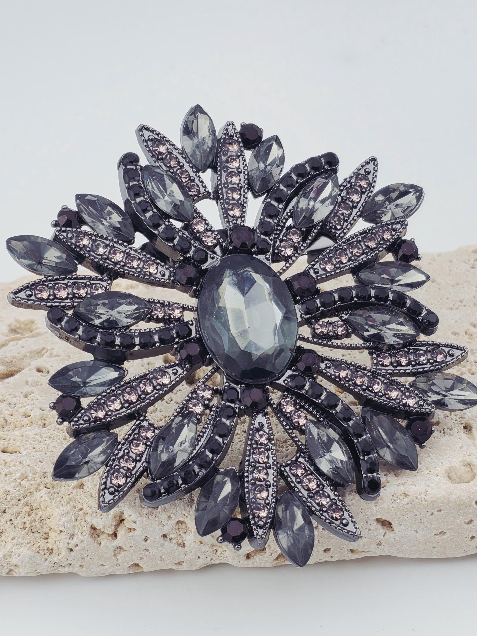 Pin Brooch: Purple Stone and Crystal Details (Vintage Style)