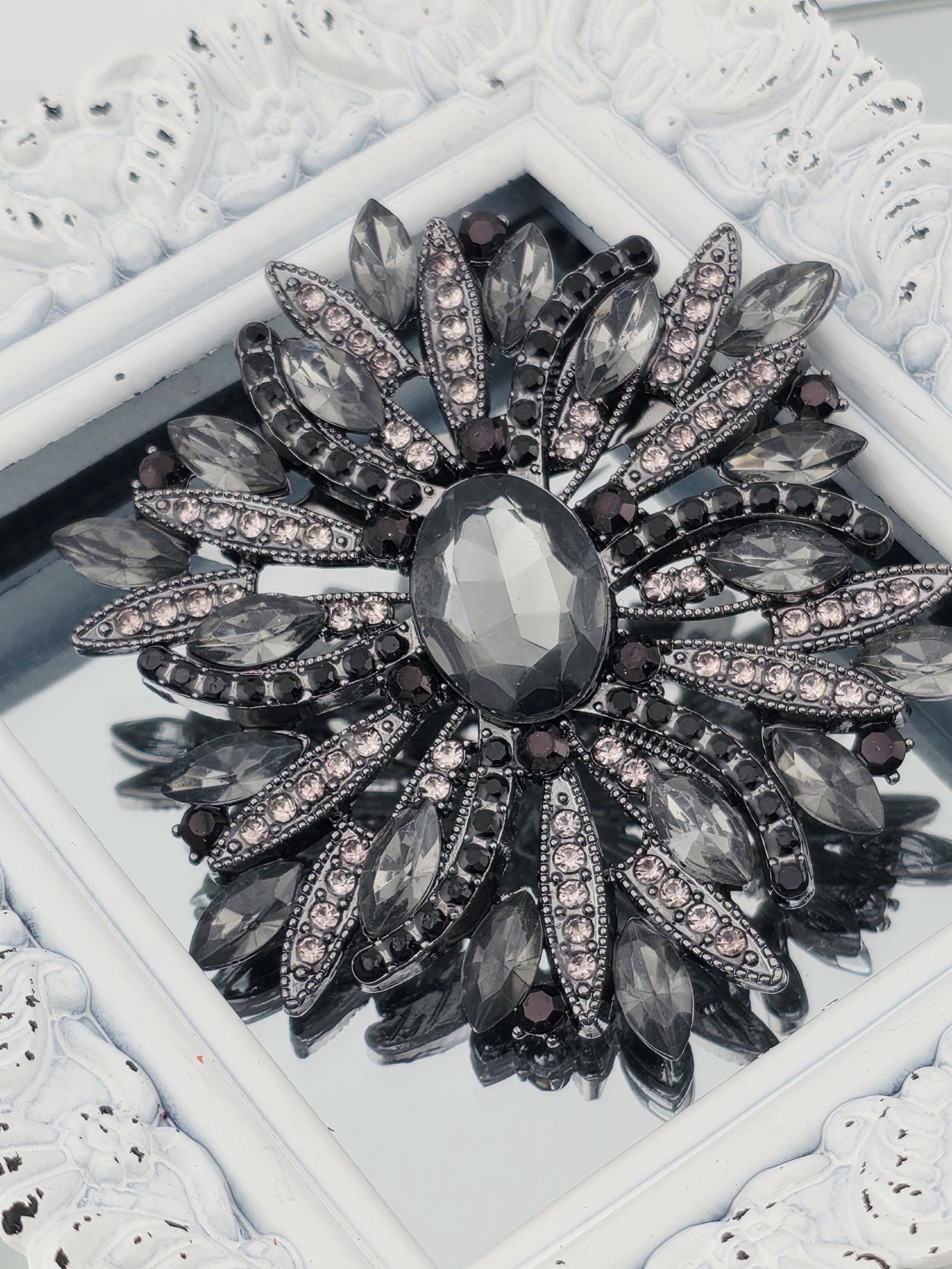 Pin Brooch: Purple Stone and Crystal Details (Vintage Style)
