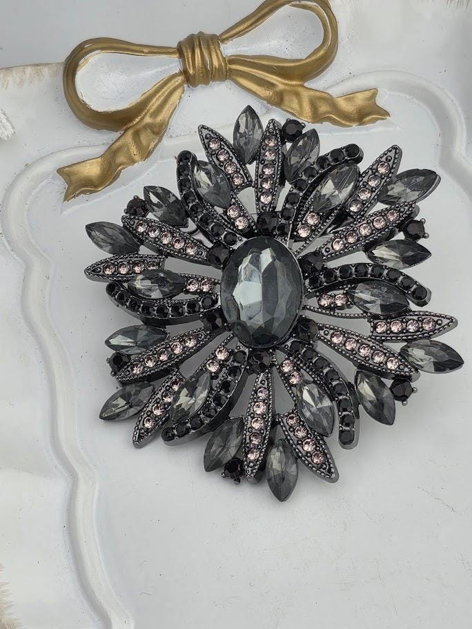 Pin Brooch: Purple Stone and Crystal Details (Vintage Style)