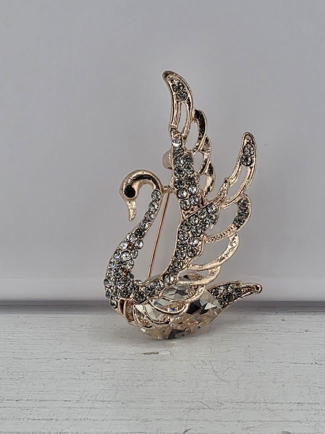 Swan Brooch Pin: Elegant Gold Plated Jewelry (Cubic Zirconia)