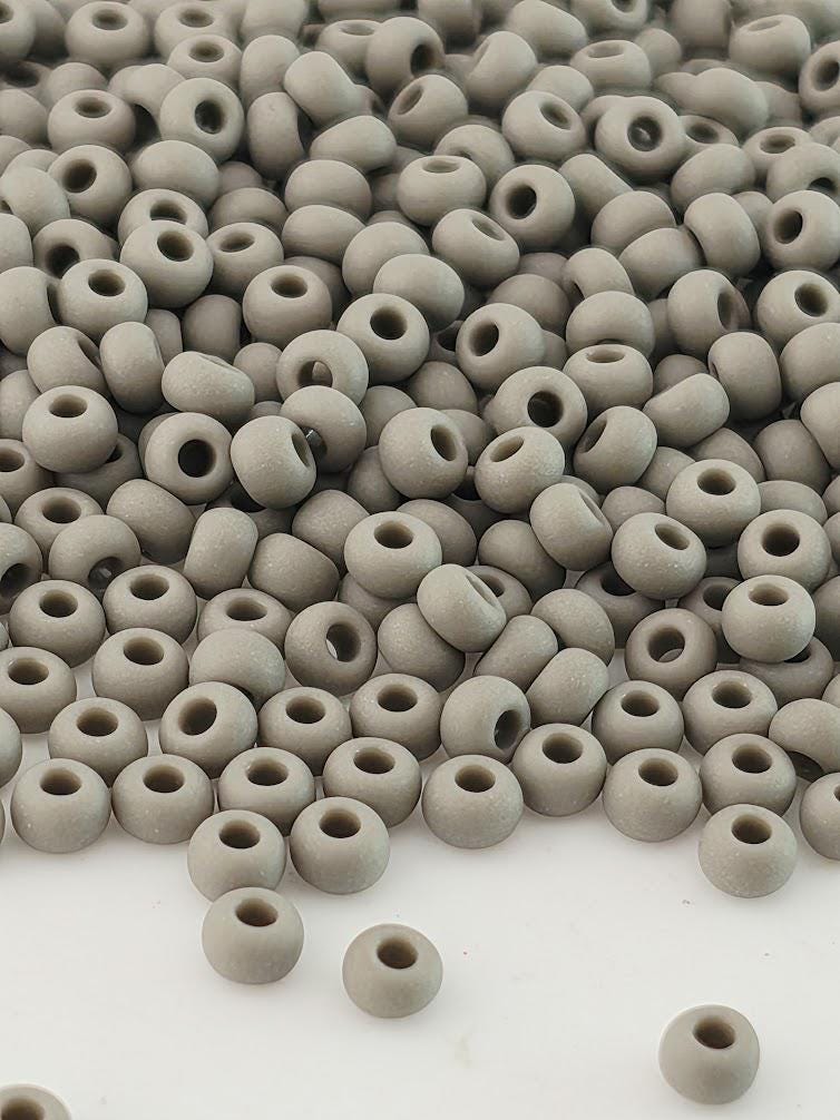 Opaque Matte Grey | Size 8 | 15g | Preciosa-Ornela Glass Seed Beads