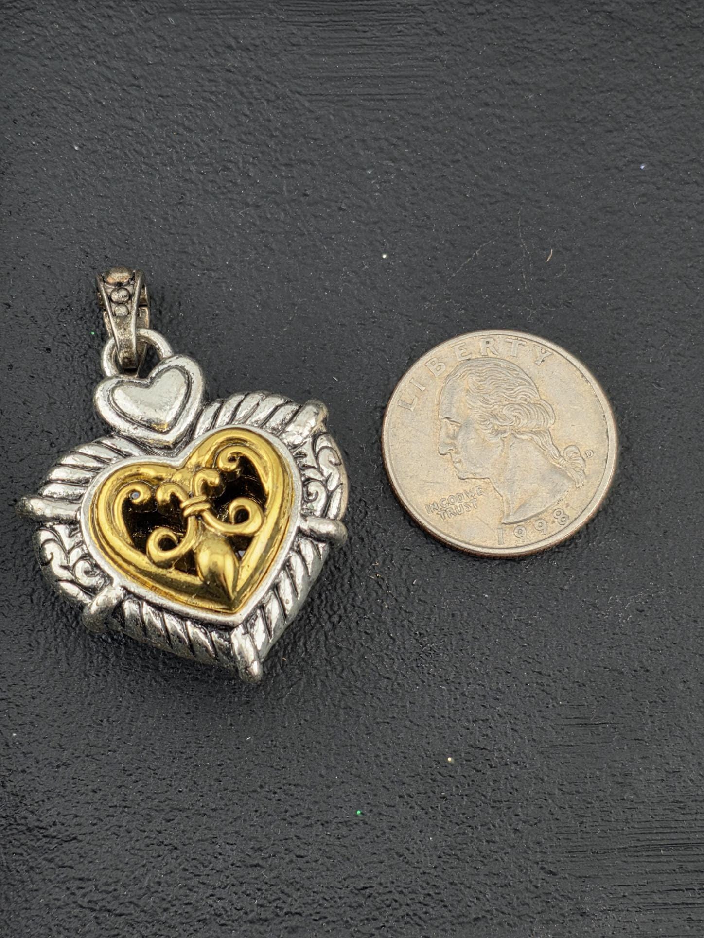 Gothic Heart Pendant - Ornate Metal Charm for Bags and Cars
