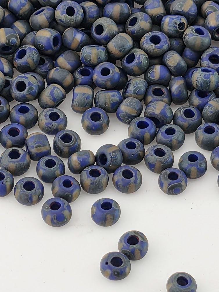 Aged Royal White Stripe | Size 8 | 15g | Preciosa-Ornela Glass Seed Beads
