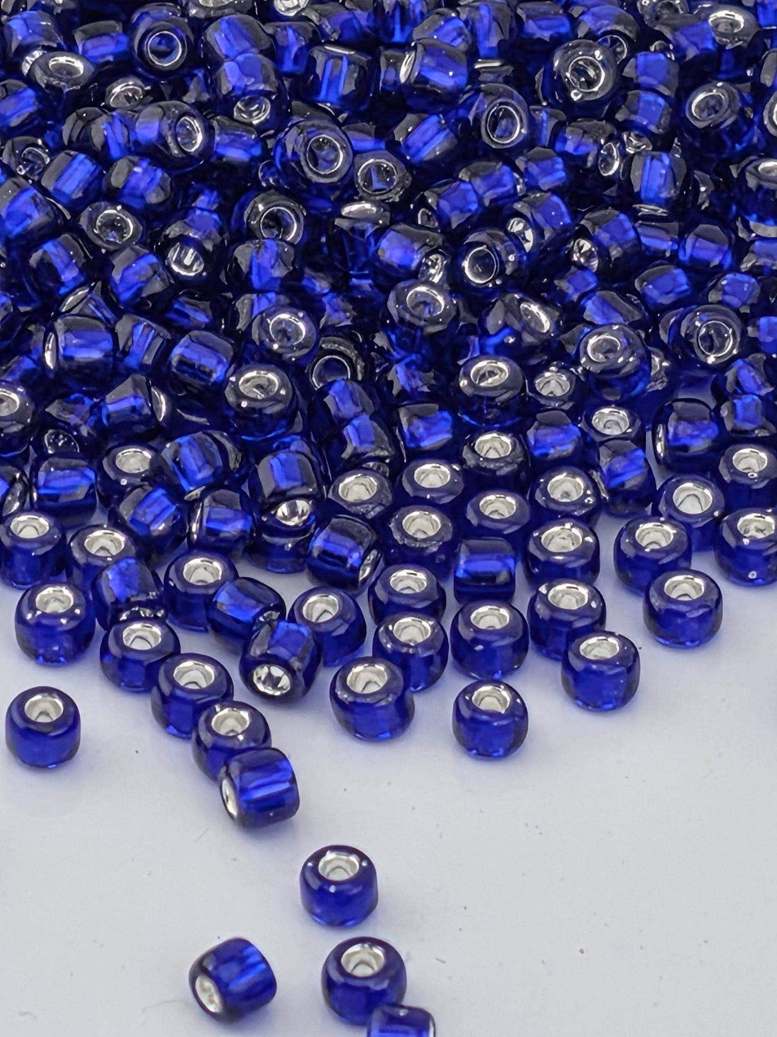 Matsuno Round Beads, Silver-lined Translucent Cobalt, #8 Round | 8/0 | 15g Pack