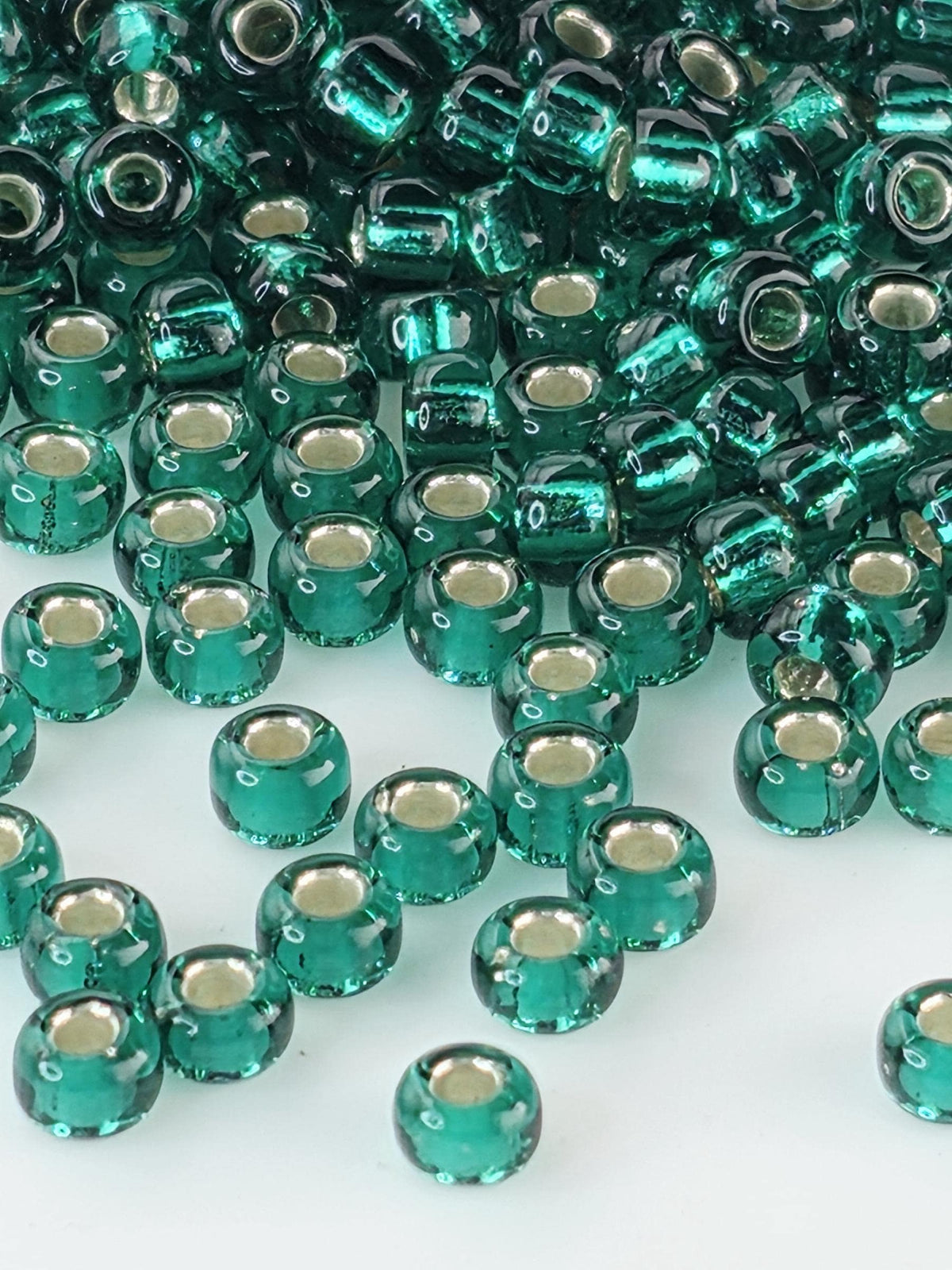 Emerald Green Transparent Silver Lined Rocaille | 8/0 | Miyuki - 15g pkg