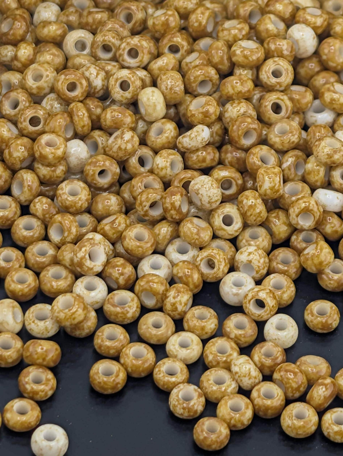 Opaque Cream Tavertine White | Size 8 | 15g | Preciosa-Ornela Glass Seed Beads