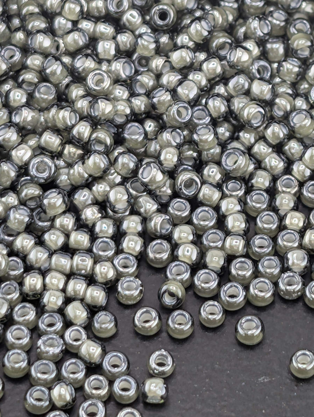 Toho Round Beads, Black Diamond/White-Lined | 11/0 | 8g Pack